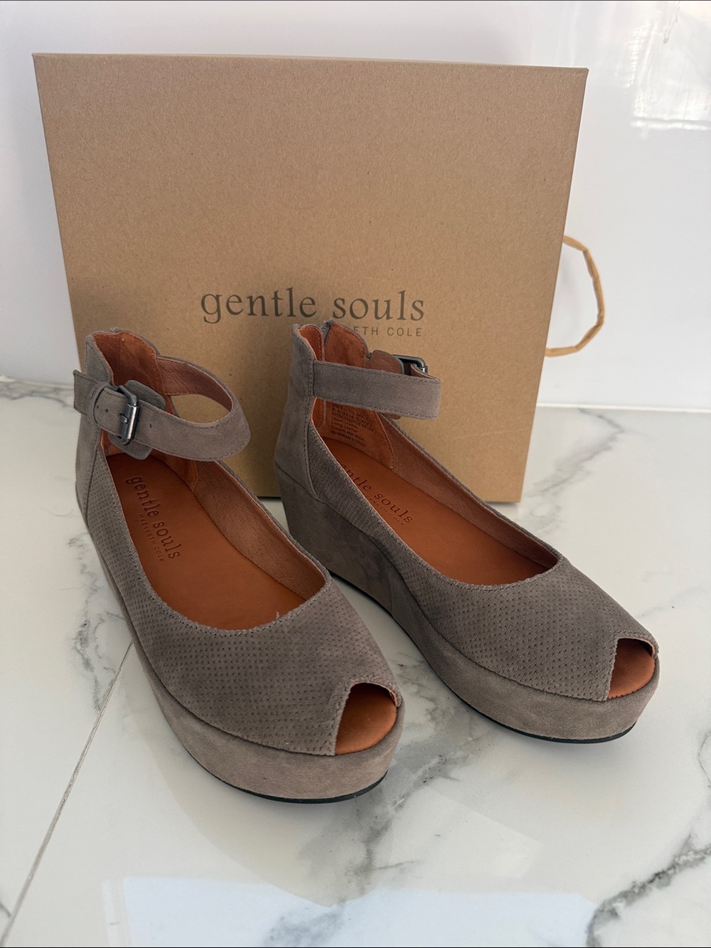 Gentle Souls Kenneth Cole Nyssa Peep-Toe Wedge Cement 6.5 NIB